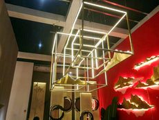 Colgantes en forma de cubos de luz