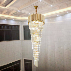 Lámpara de araña de vestíbulo de doble volumen de oro y cristal - Nivel único